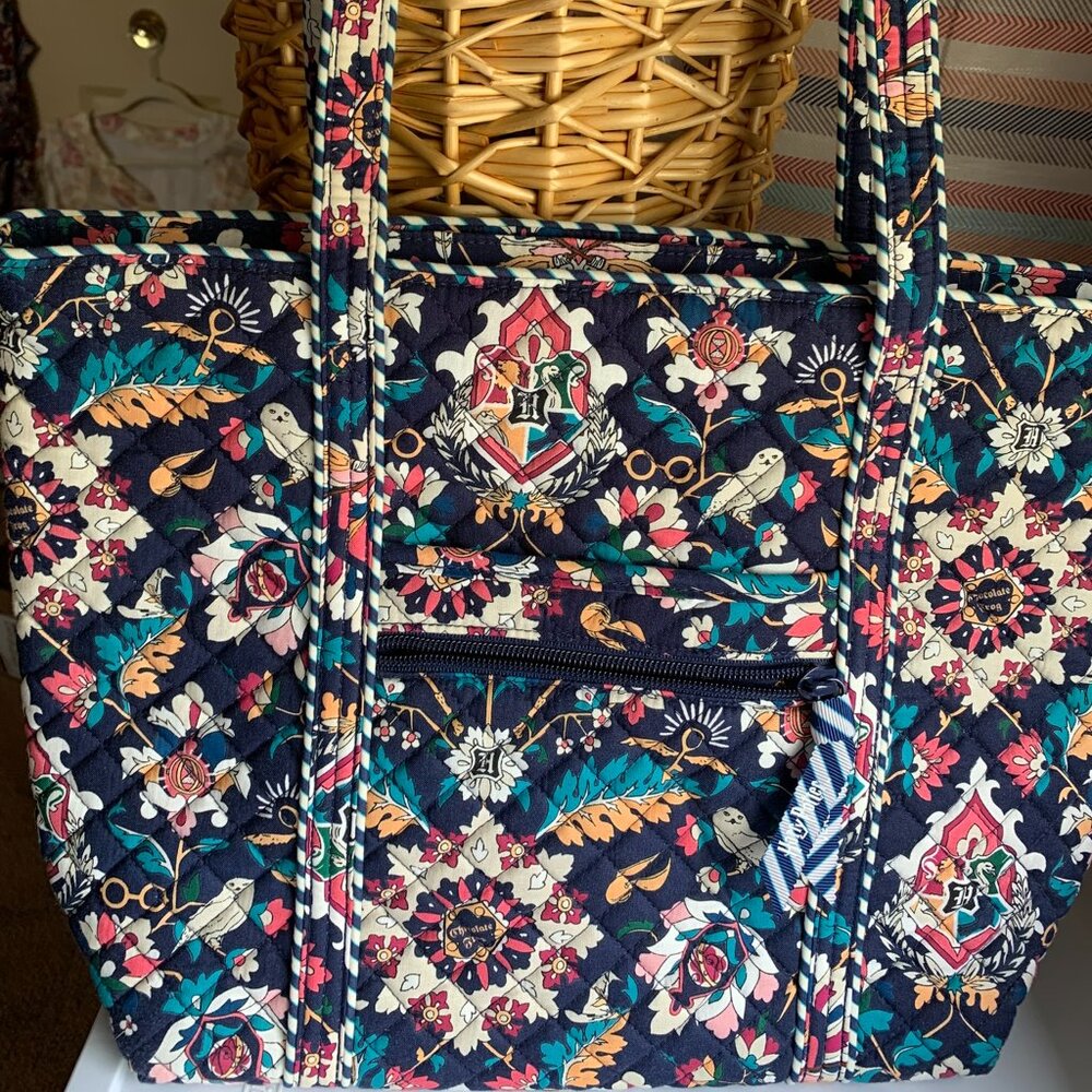 Vera Bradley Home to Hogwarts Small Vera Tote bag Actual NWT Harry Potter